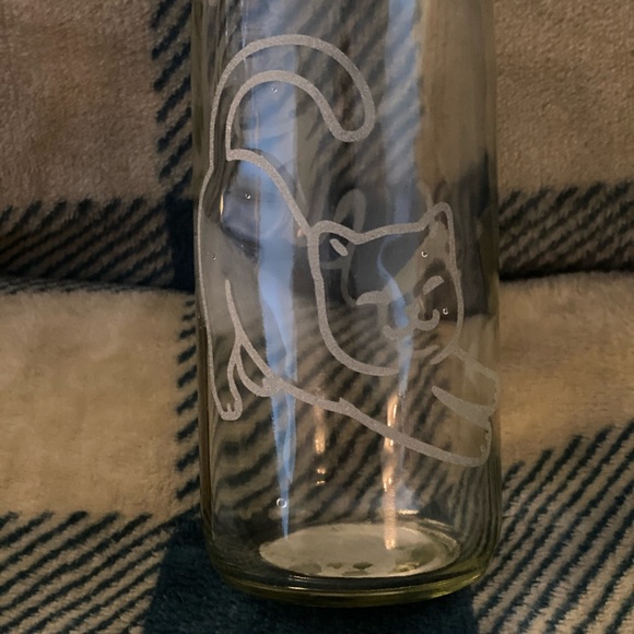 Meet your Posher, Cassie - Picture 3 of 16